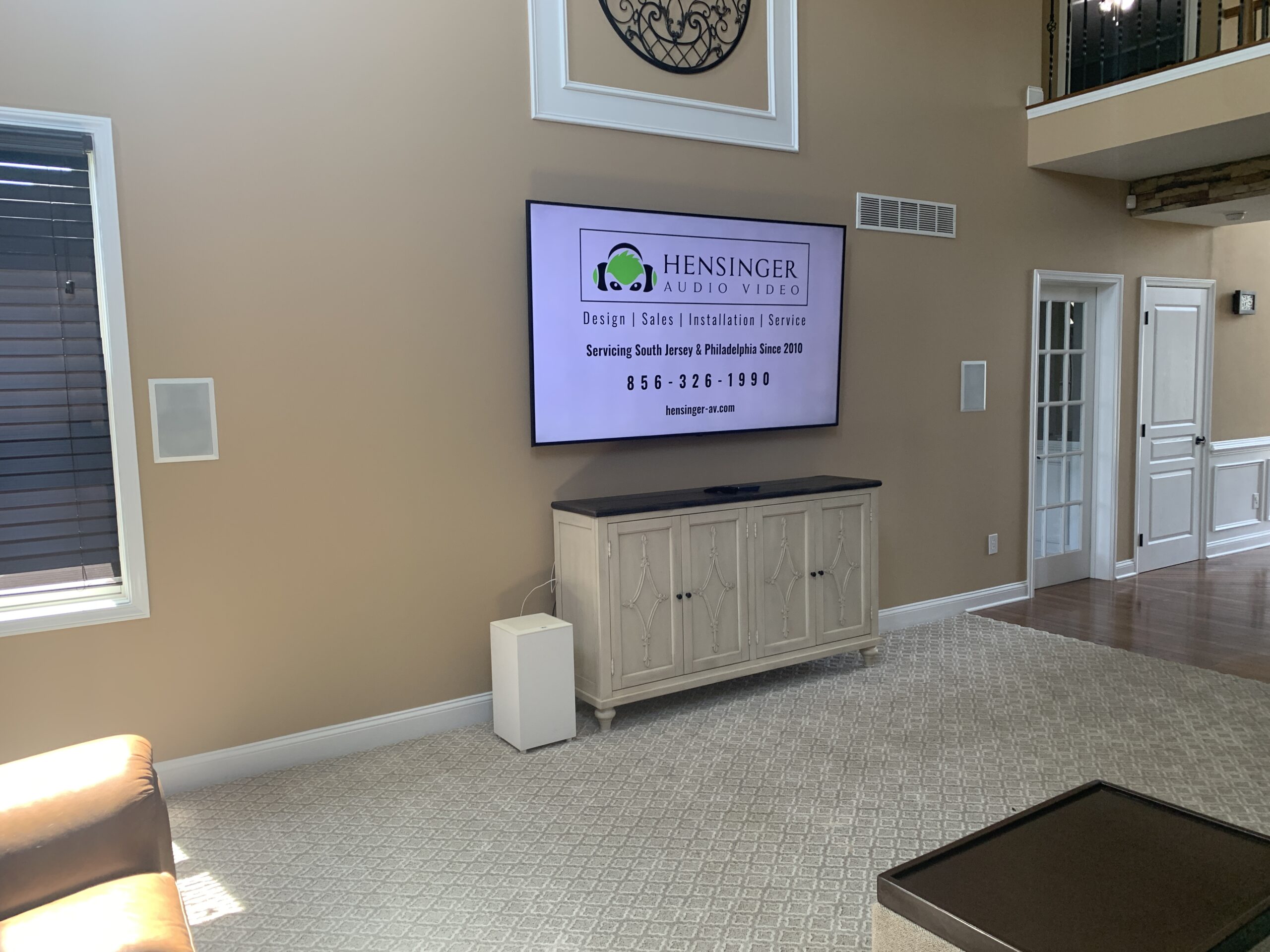 TVMounting_LivingRoom_Signage2